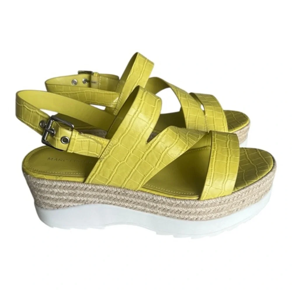 Marc Fisher Lemon Green Croc-Embossed Platform Sandals Size 11M